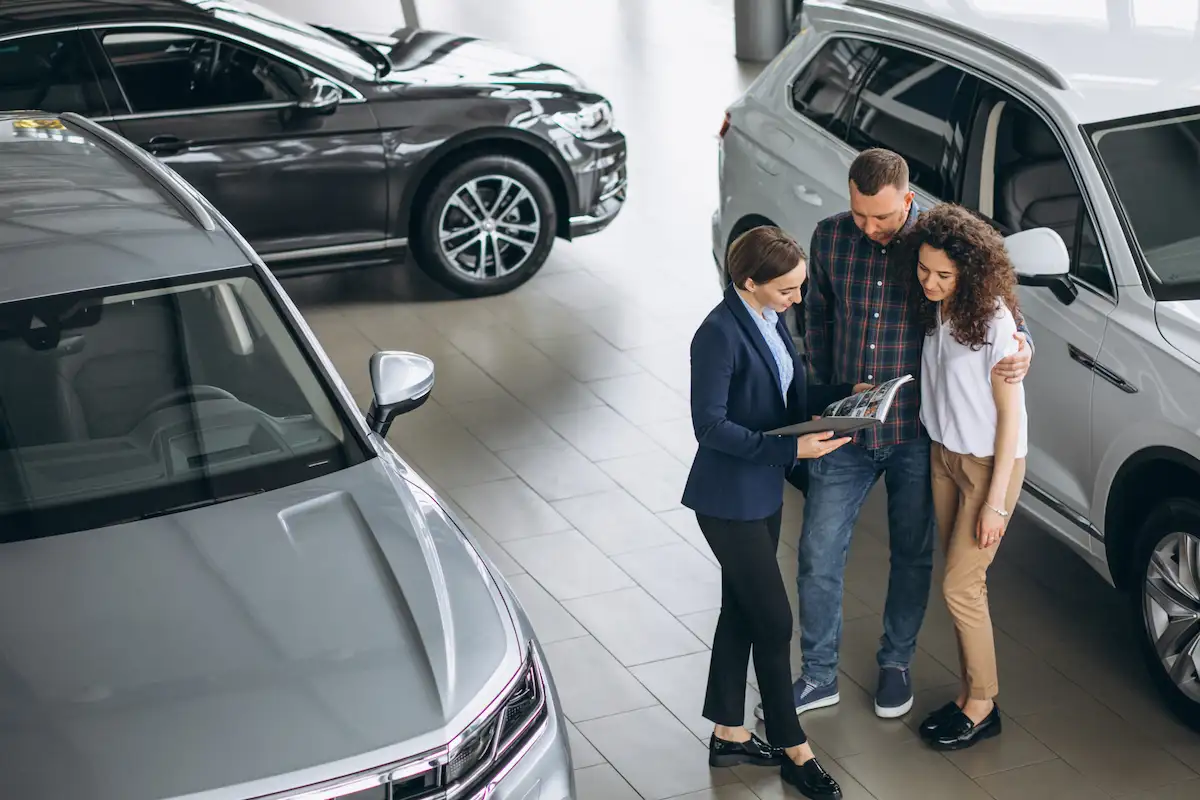 Logo Nové domény v nabídce: .ruhr, .luxe, .observer a prémiová .dealer