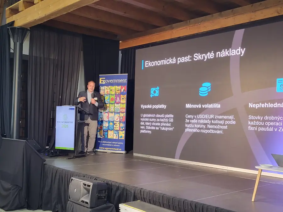 Lukáš Ondra ze ZONER a.s. přednáší o datové suverenitě na konferenci Rok informatiky 2026